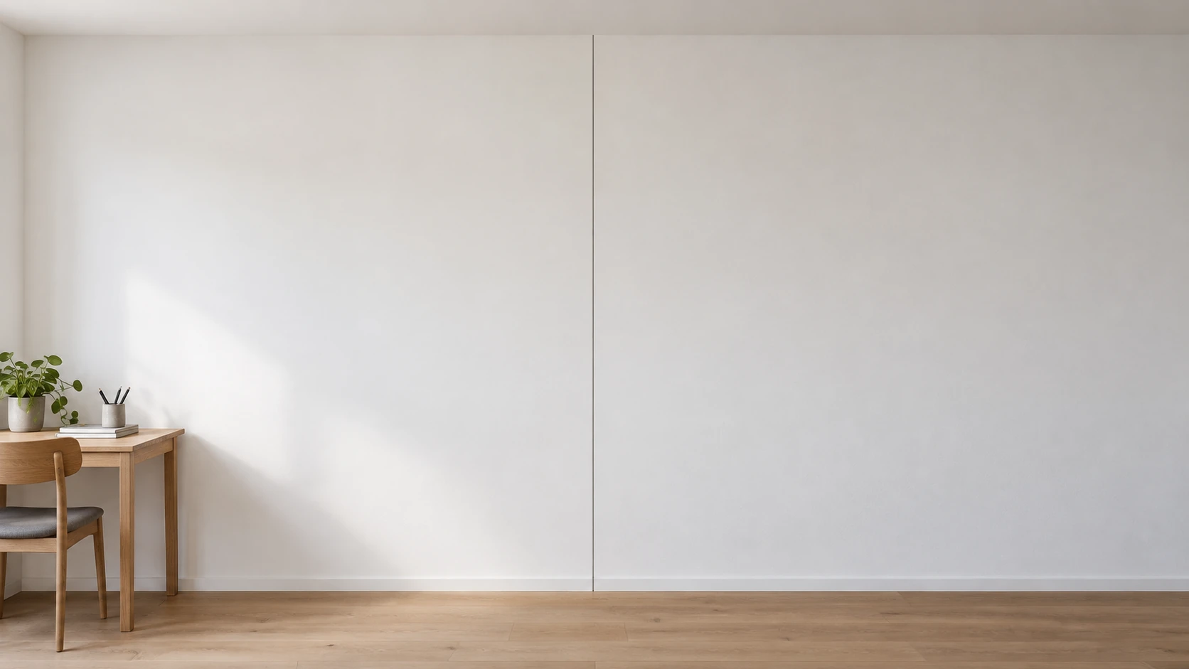 KI-Illustration einer ebenen weißen Wand mit gerader senkrechter Fugenlinie; kein Nachweis für Konstruktion, Bewegungsaufnahme oder Schutzleistungen